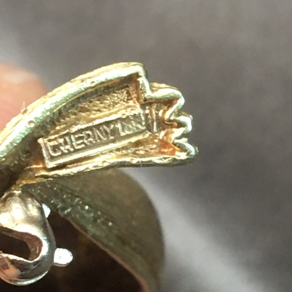 18k seal brooch - Picture 8 of 16